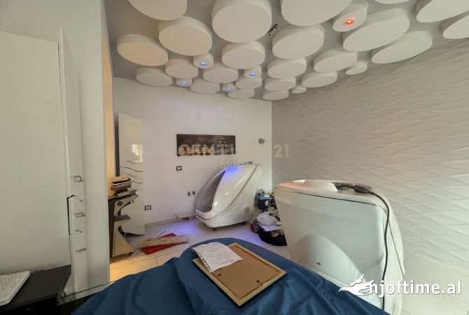 Ambiente Commerciale in Affitto 3+1 a Tirana - 620 Euro