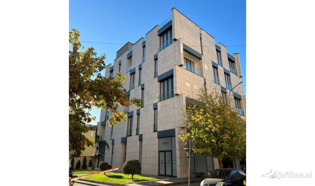 JEPET ME QIRA GODINE SHERBIMI NE RRUGEN E DURRESIT!! 35,000 Euro /Muaj