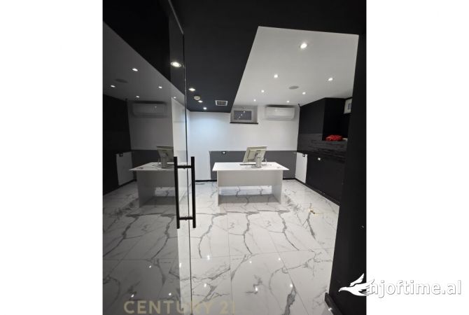 Ambiente Commerciale in Affitto 1+1 a Tirana - 950 Euro