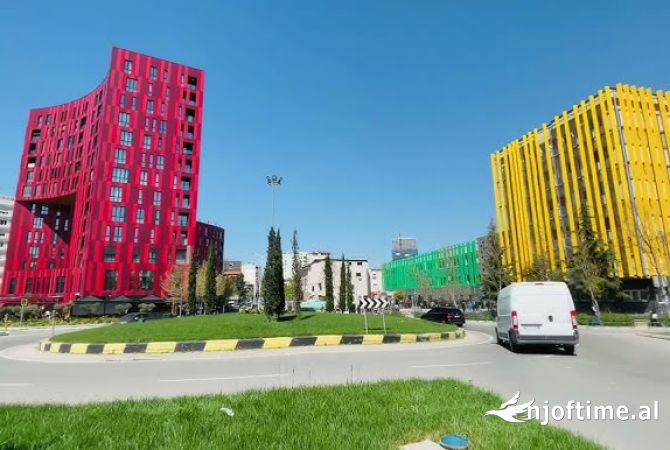Ambiente Commerciale in Vendita 5+1 a Tirana - 420,000 Euro