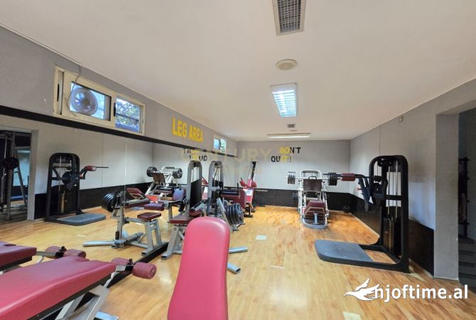 Ambiente Commerciale in Affitto 1+1 a Tirana - 3,200 Euro