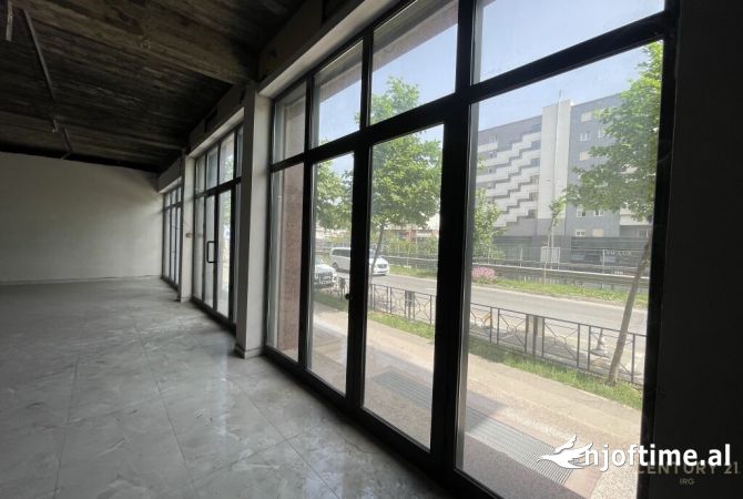 Ambiente Commerciale in Affitto 3+1 a Tirana - 6,000 Euro