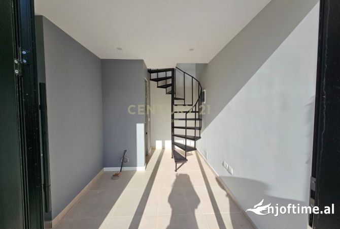 Ambiente Commerciale in Affitto 3+1 a Tirana - 450 Euro