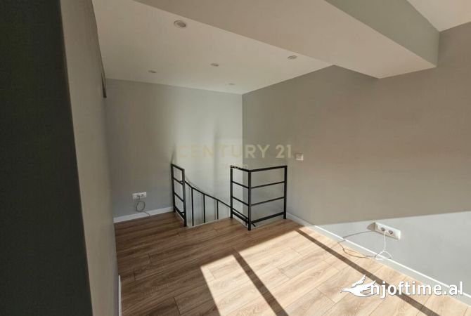 Ambiente Commerciale in Affitto 3+1 a Tirana - 450 Euro