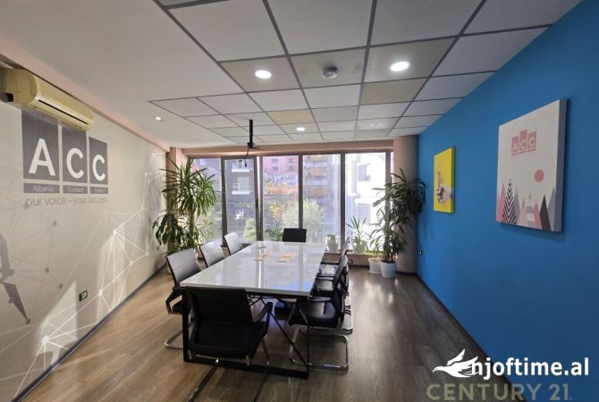 Ambiente Commerciale in Affitto 3+1 a Tirana - 3,500 Euro