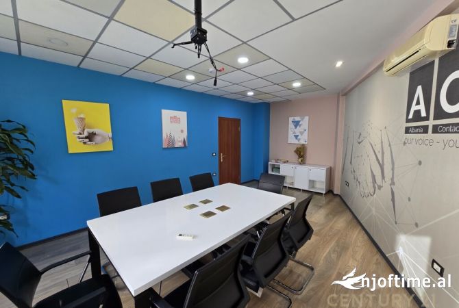 Ambiente Commerciale in Affitto 3+1 a Tirana - 3,500 Euro