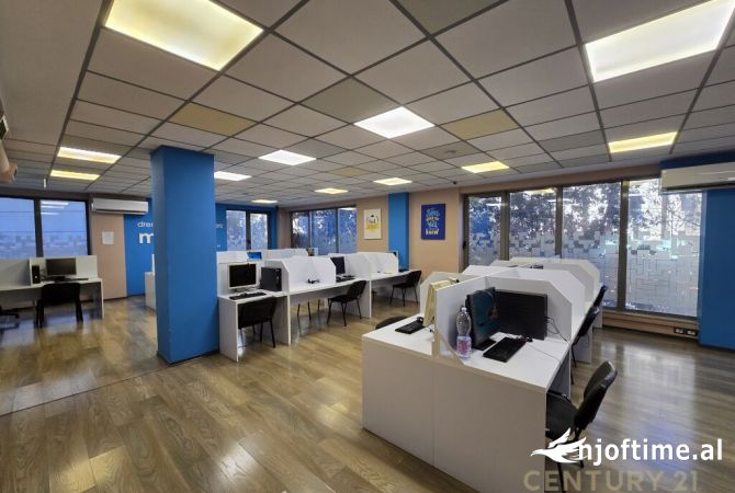 Ambiente Commerciale in Affitto 3+1 a Tirana - 3,500 Euro
