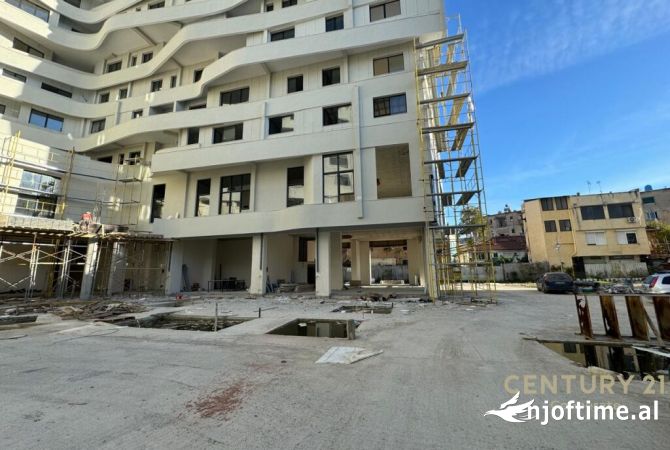 Ambiente Commerciale in Affitto 2+1 a Tirana - 3,100 Euro