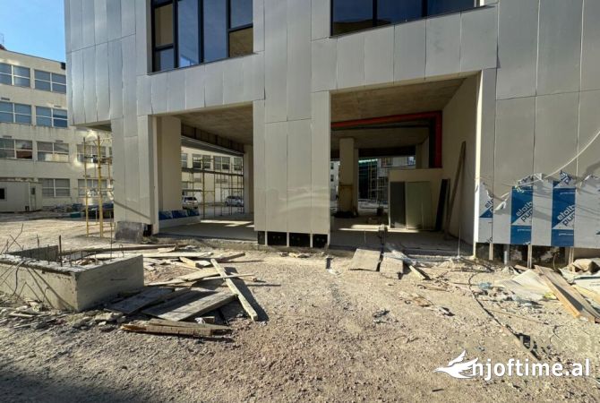 Ambiente Commerciale in Affitto 2+1 a Tirana - 3,100 Euro