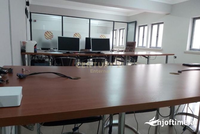 Ambiente Commerciale in Affitto 1+1 a Tirana - 1,500 Euro