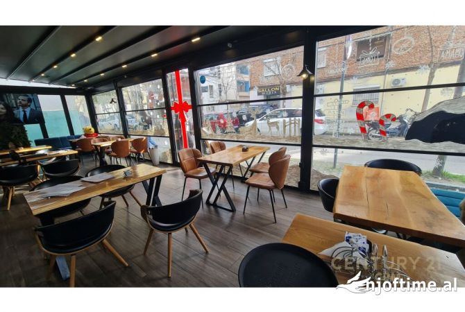 Ambiente Commerciale in Vendita 2+1 a Tirana - 50,000 Euro