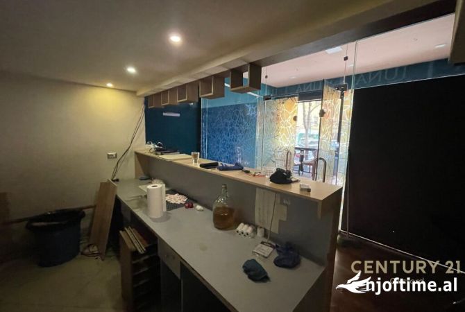 Ambiente Commerciale in Affitto 1+1 a Tirana - 650 Euro