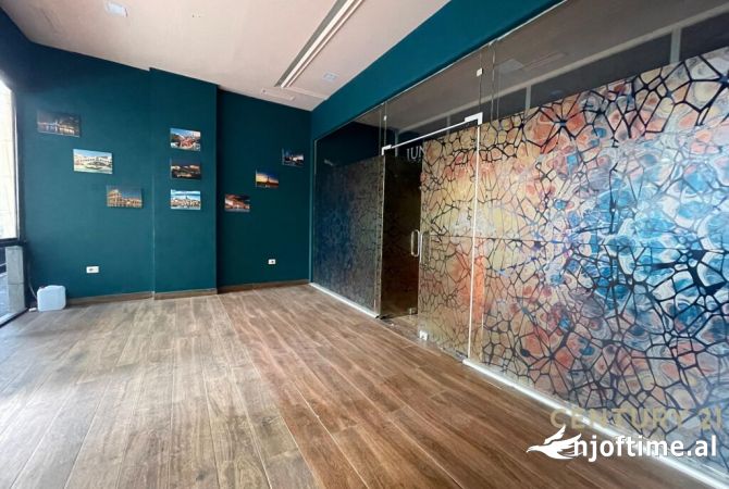 Ambiente Commerciale in Affitto 1+1 a Tirana - 650 Euro