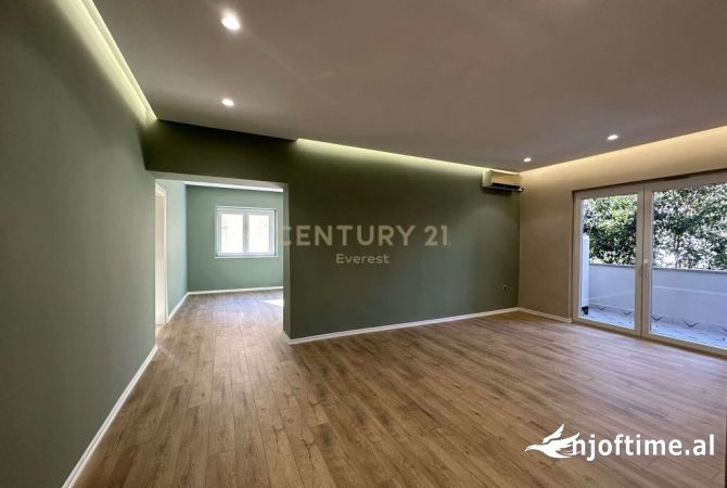 Ambiente Commerciale in Affitto 3+1 a Tirana - 600 Euro