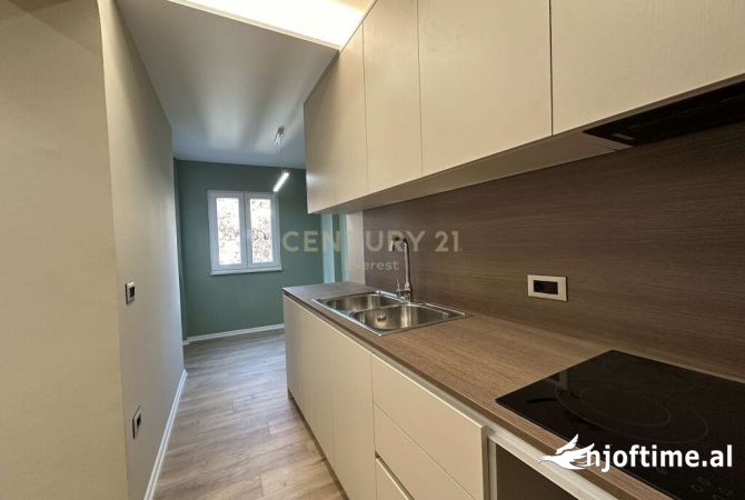 Ambiente Commerciale in Affitto 3+1 a Tirana - 600 Euro