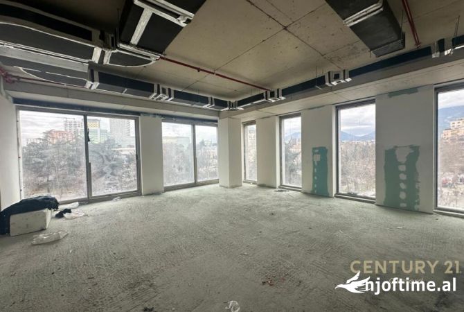 Ambiente Commerciale in Affitto 1+1 a Tirana - 3,000 Euro