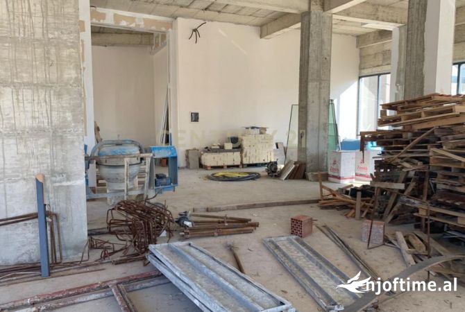 Ambiente Commerciale in Affitto 1+1 a Tirana - 5,000 Euro