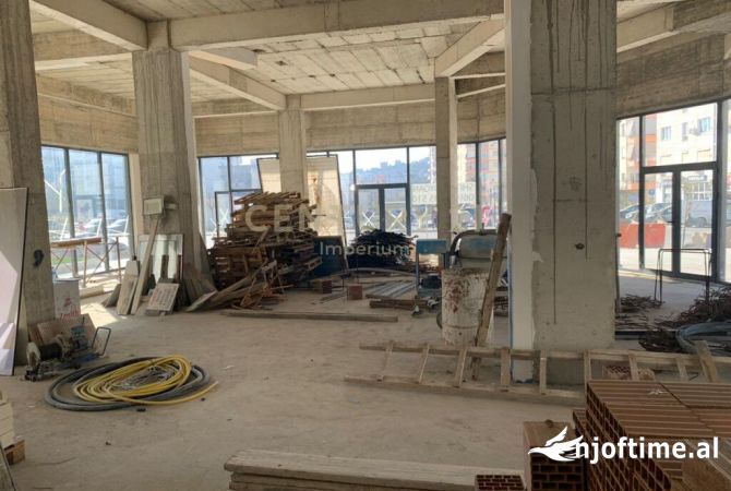 Ambiente Commerciale in Affitto 1+1 a Tirana - 5,000 Euro