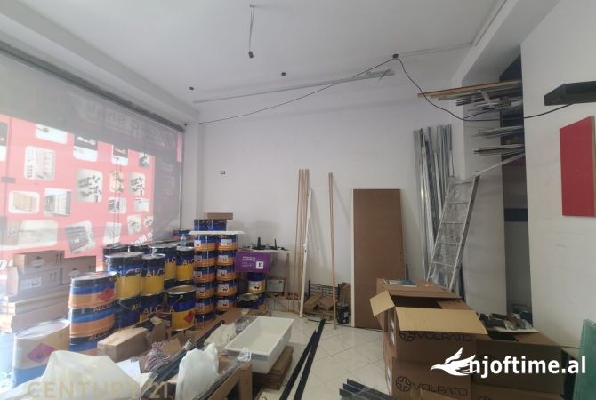 Ambiente Commerciale in Affitto 1+1 a Tirana - 1,200 Euro