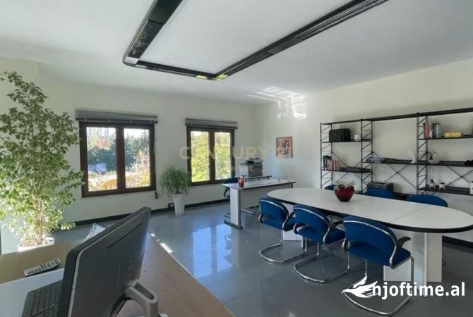Ambiente Commerciale in Affitto 3+1 a Tirana - 1,000 Euro