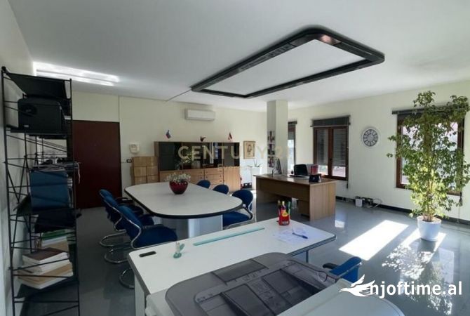 Ambiente Commerciale in Affitto 3+1 a Tirana - 1,000 Euro