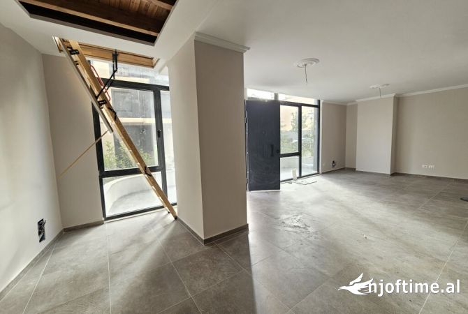 Ambiente Commerciale in Affitto 1+1 a Tirana - 1,000 Euro