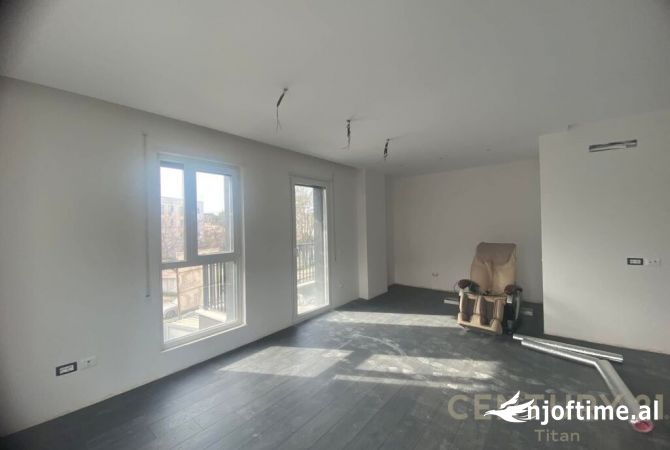 Ambiente Commerciale in Affitto 1+1 a Tirana - 700 Euro