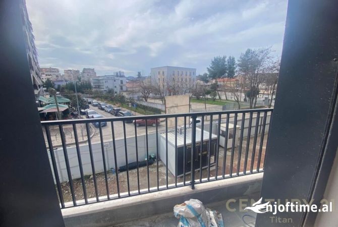 Ambiente Commerciale in Affitto 1+1 a Tirana - 700 Euro