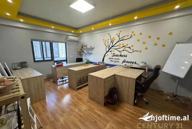 Ambiente Commerciale in Affitto 3+1 a Tirana - 650 Euro