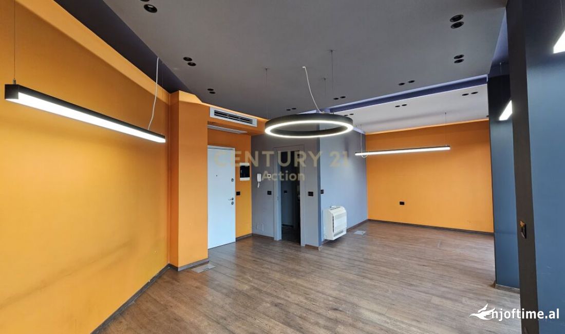 JAPIM ZYRE PER QIRA,RRUGA E BARRIKADAVE TURDIU CENTER!