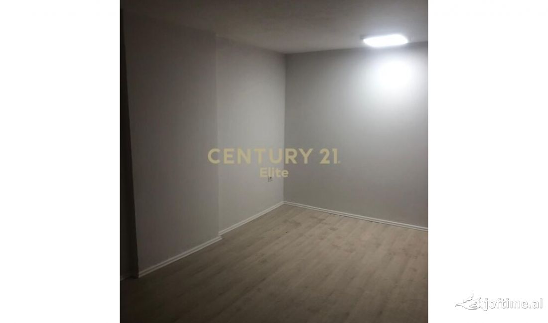 Ambient komercial per Shitje ne Myslym Shyri, Tirana | 28 m2 61,600 Euro