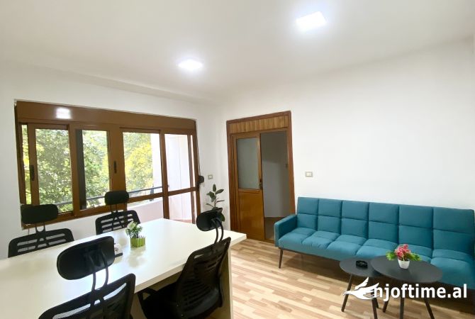 Ambiente Commerciale in Affitto 3+1 a Tirana - 900 Euro