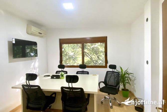 Ambiente Commerciale in Affitto 3+1 a Tirana - 900 Euro