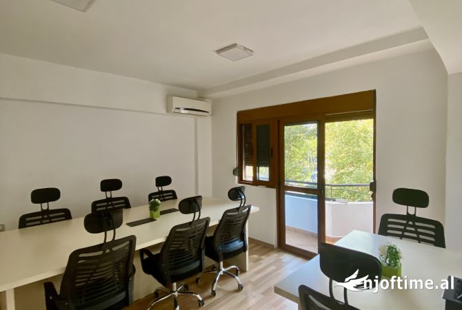 Ambiente Commerciale in Affitto 3+1 a Tirana - 900 Euro