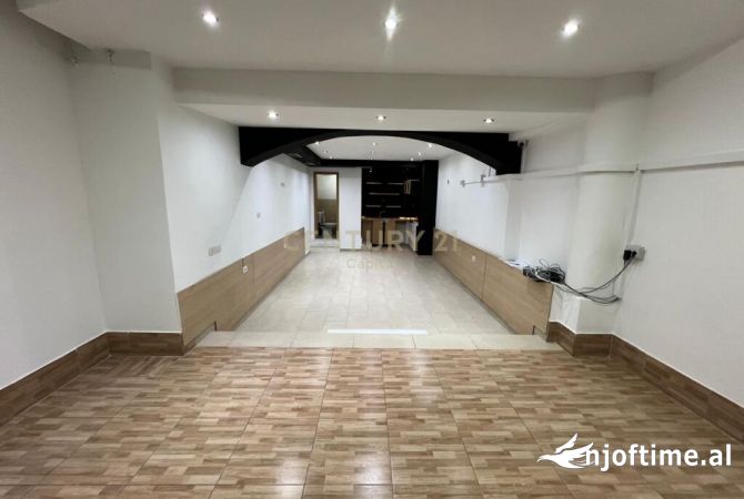 Business Property for Rent 2+1 in Tirana - 400 Euro