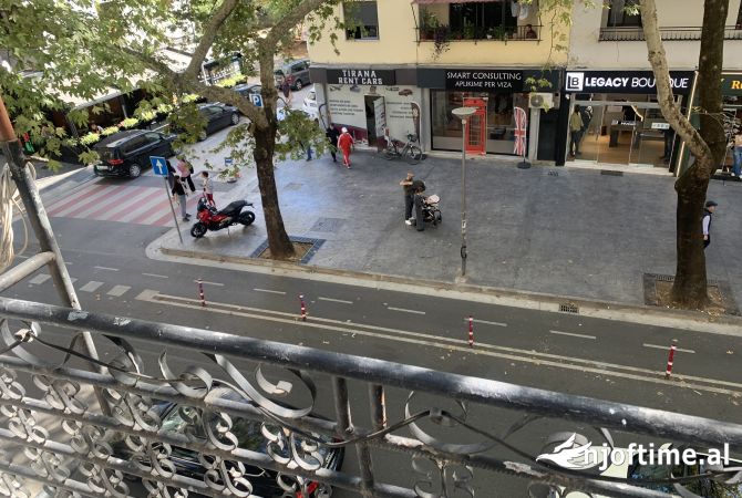Ambiente Commerciale in Affitto 1+1 a Tirana - 1,200 Euro