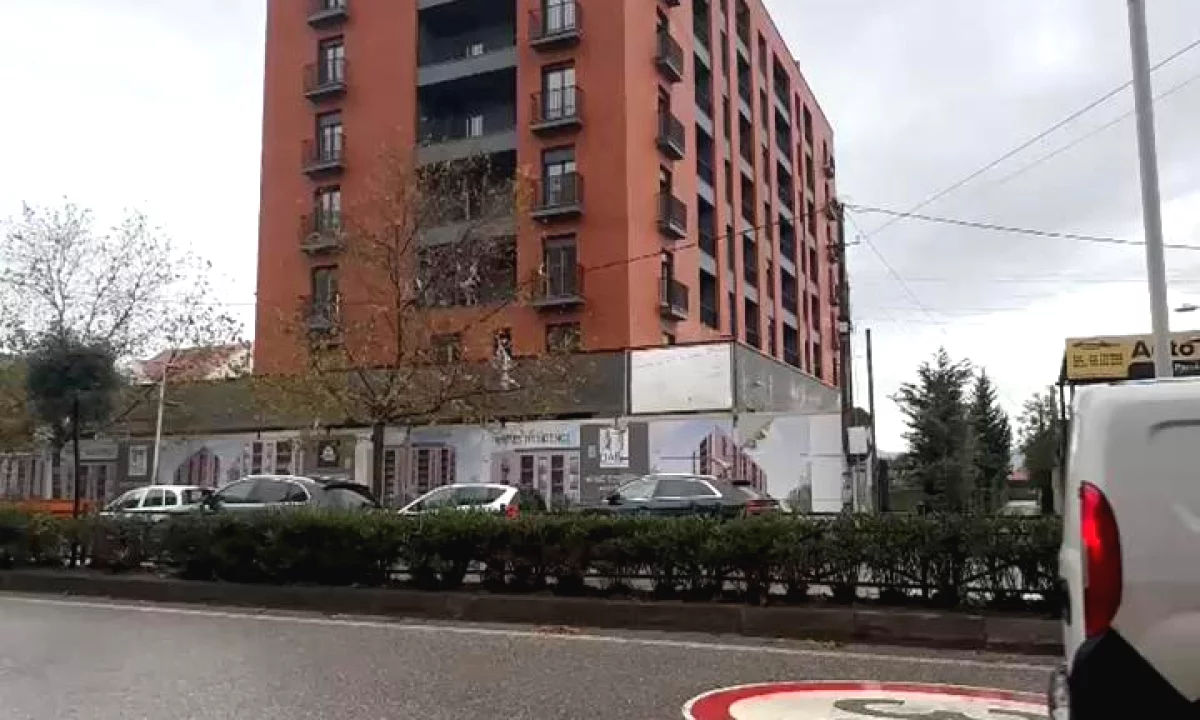 Shtepi ne shitje Apartament ne Tirane, 2+1, Mobilimi Bosh, pa mobiluar, Pagesa 95,000  Euro.