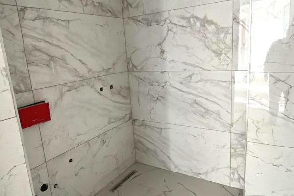 Shtepi ne shitje Apartament ne Tirane, 2+1, Mobilimi Bosh, pa mobiluar, Pagesa 95,000  Euro.