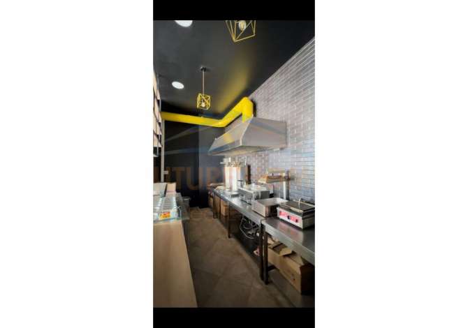 Ambient biznesi me qera 2+1 ne Tirane - 1,100 Euro