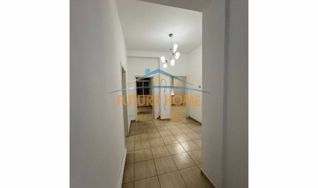 Ambient Per Zyra, Me Qera, Blloku, Tirane.