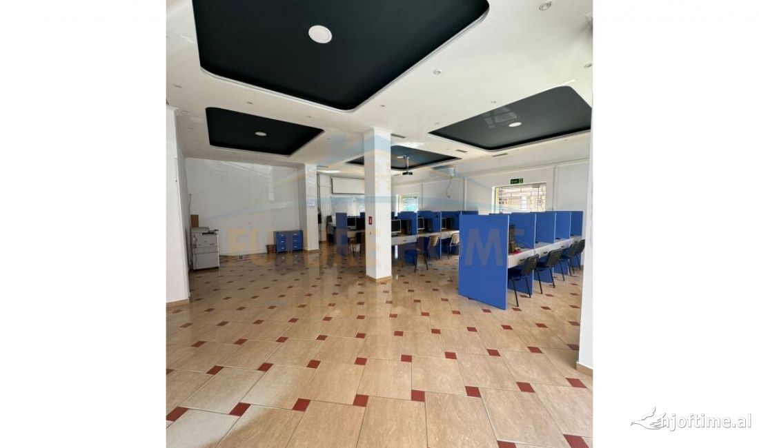 Ambient Biznesi, Me Qera, Vasil Shanto.