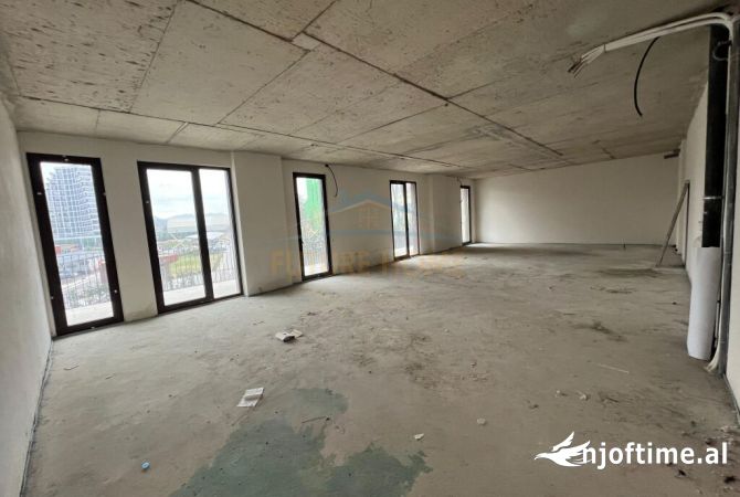 Ambiente Commerciale in Affitto 1+1 a Tirana - 2,000 Euro