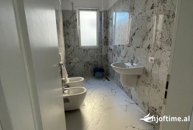 jepet me qera ambjent biznesi ne kamez 