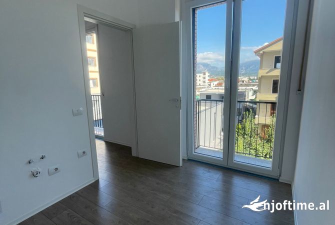 Ambiente Commerciale in Affitto 3+1 a Tirana - 250 Euro