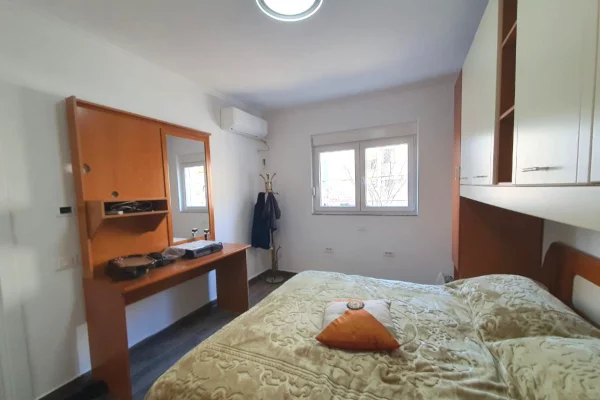 Shtepi me qera Apartament ne Durres, 2+1, Mobilimi E mobiluar, Pagesa 400  Euro.