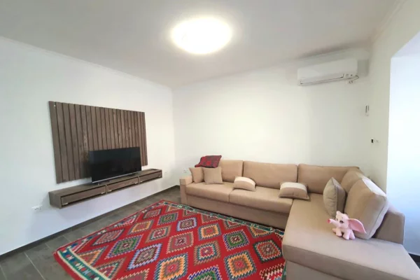 Shtepi me qera Apartament ne Durres, 2+1, Mobilimi E mobiluar, Pagesa 400  Euro.