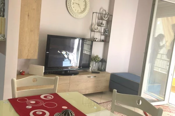 Shtepi me qera Apartament ne Durres, 1+1, Mobilimi E mobiluar, Pagesa 40,000  Leke.