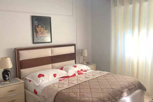 Shtepi me qera 1+1 ne Durres - 40,000 Leke