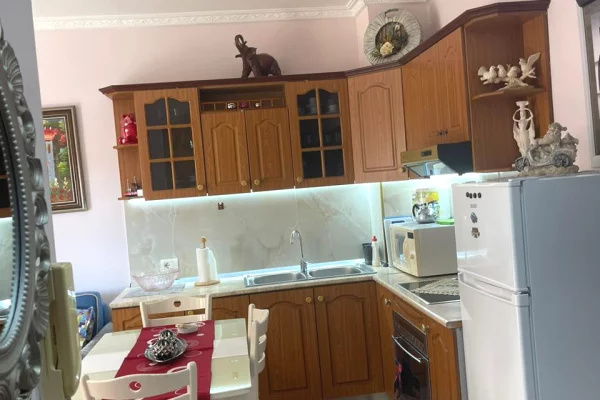 Shtepi me qera Apartament ne Durres, 1+1, Mobilimi E mobiluar, Pagesa 40,000  Leke.