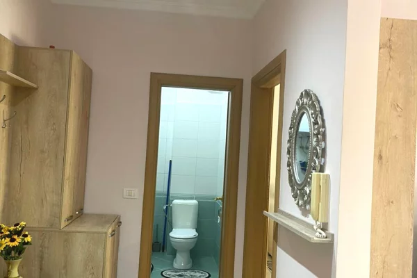 Shtepi me qera Apartament ne Durres, 1+1, Mobilimi E mobiluar, Pagesa 40,000  Leke.